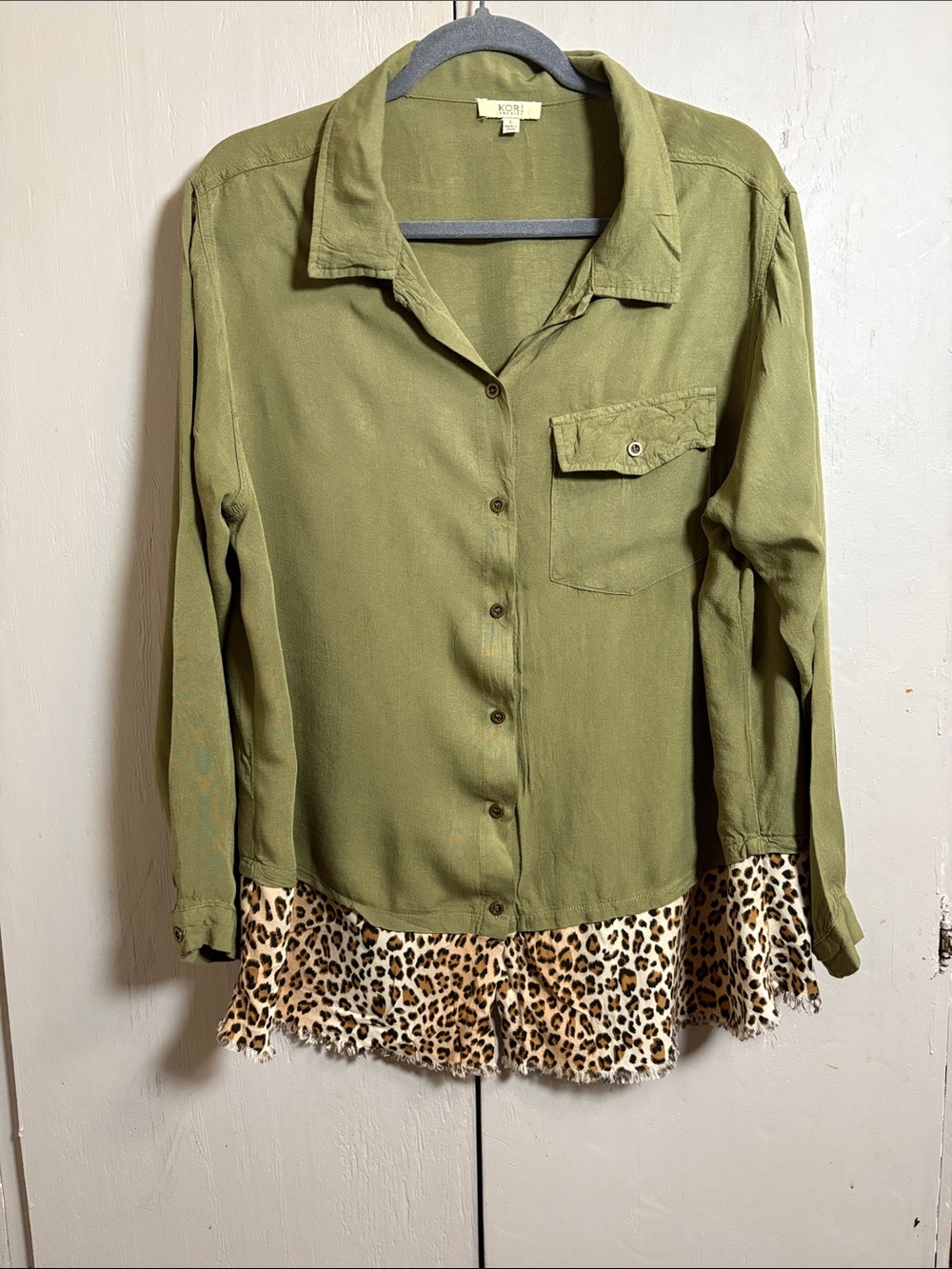 KORI America Women Olive Green Leopard Print Button Down Top L Boho Safari Chic